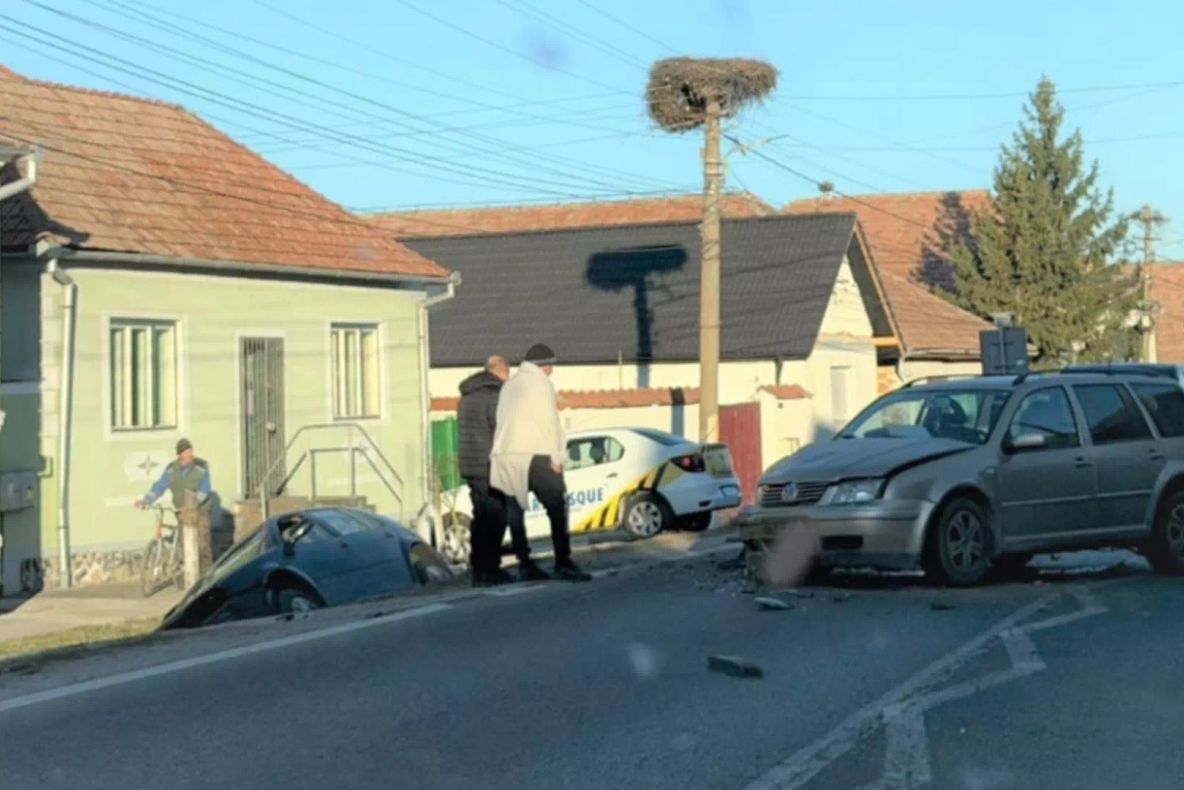 Accident grav pe DN14, în județul Sibiu. Patru persoane au fost rănite