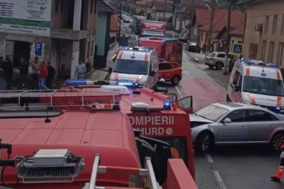 Accident grav în Sibiu: patru persoane rănite după un impact puternic între două mașini