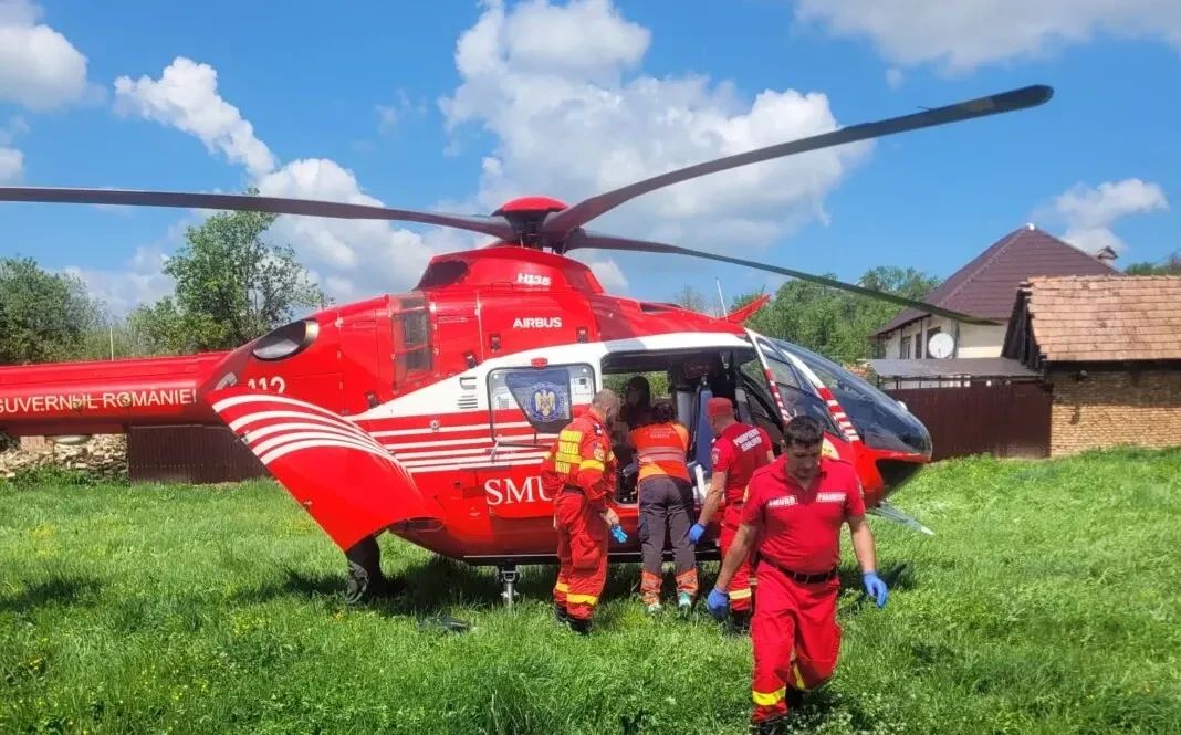 Accident grav în Sibiu: un bărbat a fost târât 10 metri de cal după ce s-a izbit cu căruța de un stâlp. Omul este în comă - VIDEO