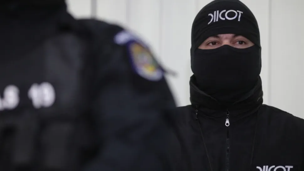 Doi tineri din Sibiu au fost reținuți de DIICOT pentru că ar fi vândut droguri de mare risc