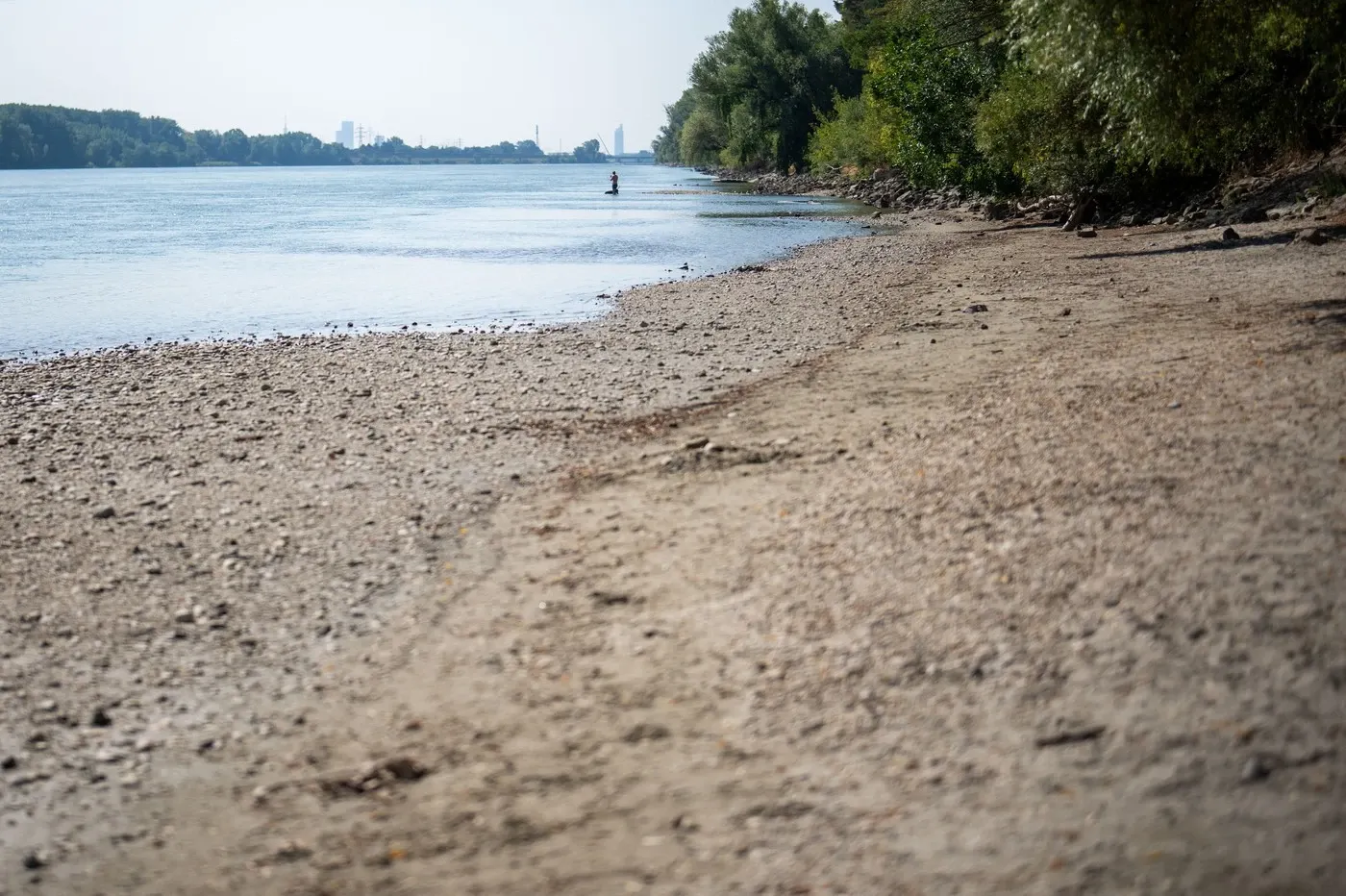 Debitul Dunării scade alarmant la intrarea în România: Ploile din Europa Centrală ar putea salva situația
