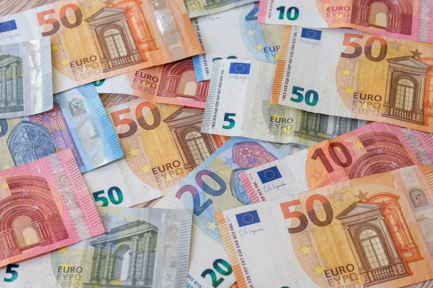 BCE cere ajutorul europenilor pentru noile bancnote euro. Callas, Beethoven și Cervantes, printre propuneri