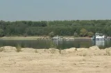 Operațiunea de pe brațul Bala intră în faza decisivă. Prima barjă ar putea fi scufundată la ora 15:00