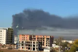Incendiu la stația de sortare a deșeurilor de lângă Sibiu. Fumul negru se vede din oraș