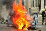 Români prinși în violențele din Belfast: „Ne-au incendiat casele. Am fugit cu copiii”