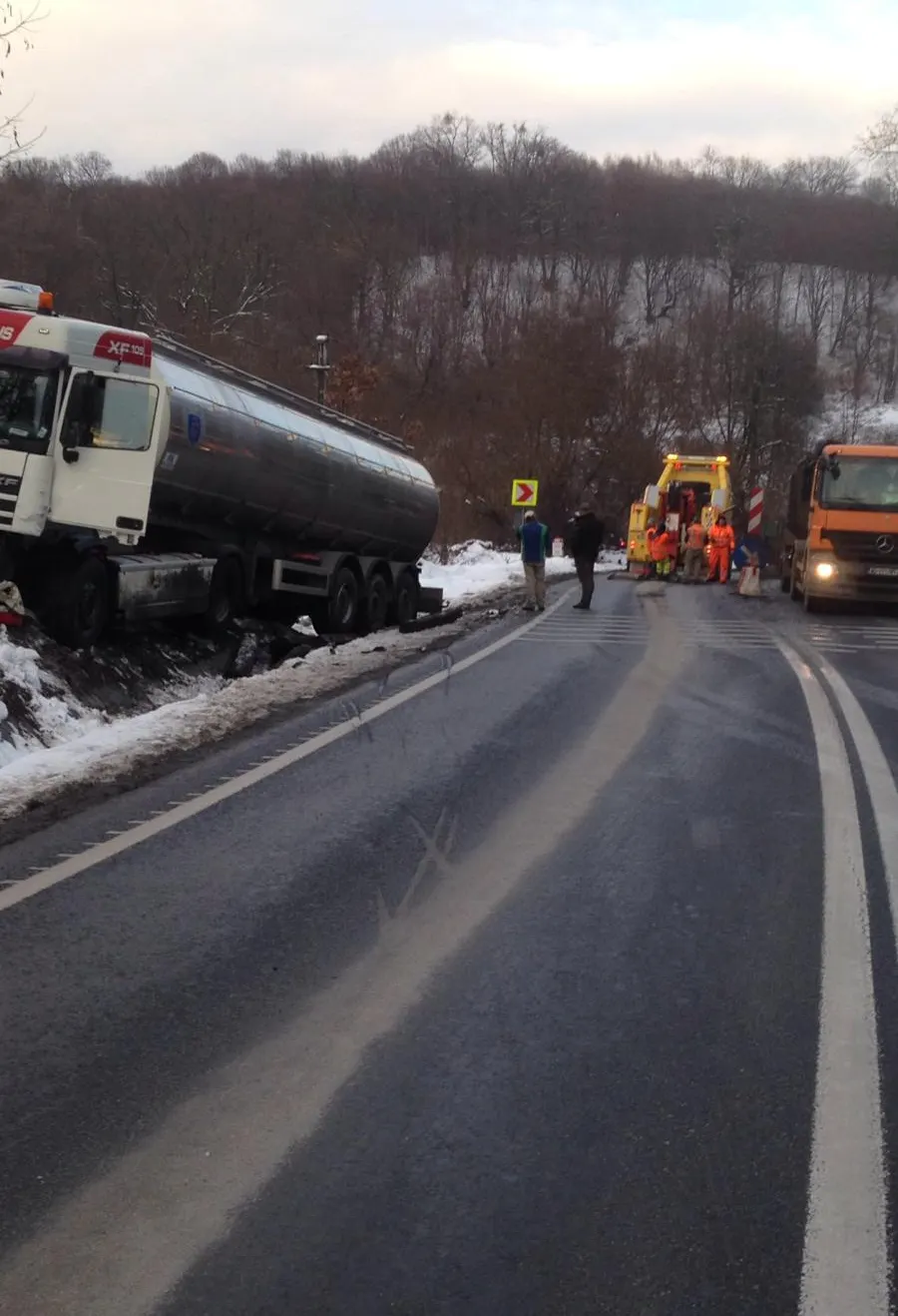 Trafic blocat la Hula