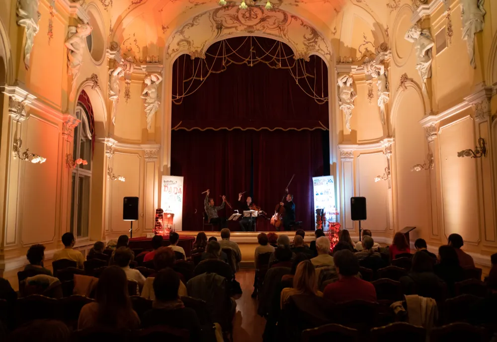 Muzică de cameră, rețete citite de muzicieni și un atelier de colaje pentru copii, la Festivalul "SoNoRo XIV DaDa" de la Sibiu