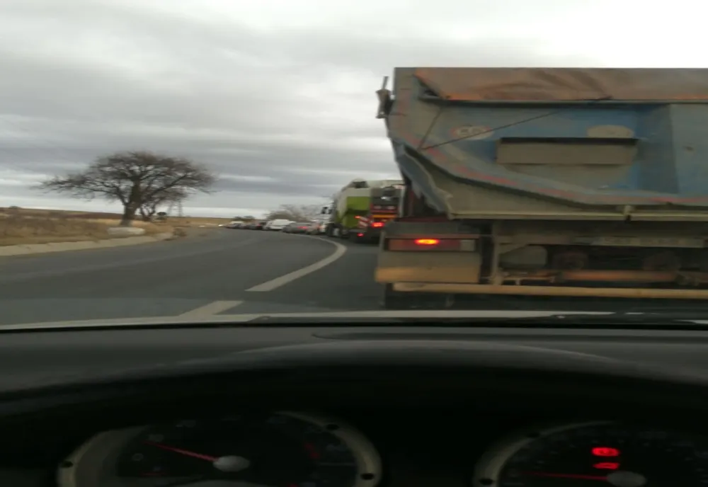 Accident pe Dealul Dăii. Trei persoane rănite