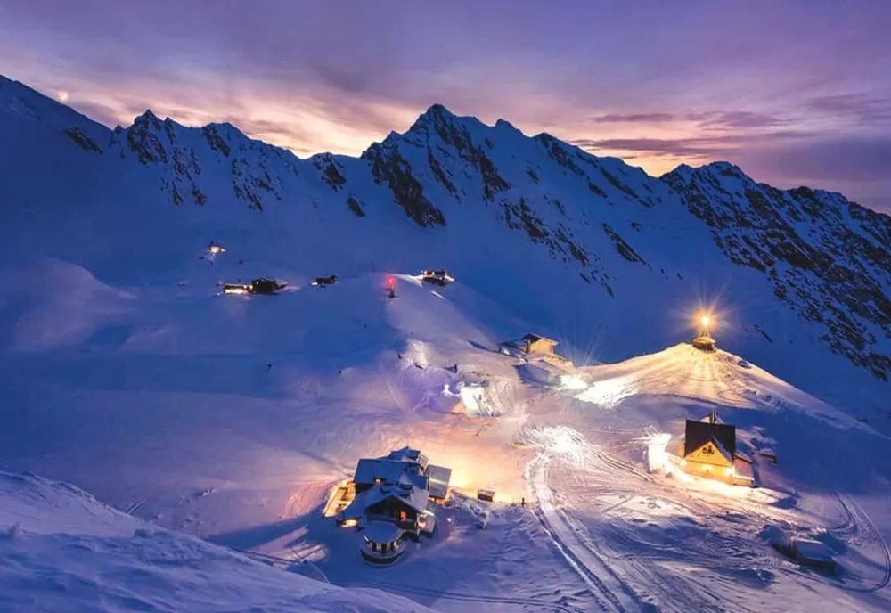 Igloo Village de la Bâlea Lac  păstrează tema proiectului “Hotel of Ice”. Turiştii vor pătrunde în "Lumea Subacvatică