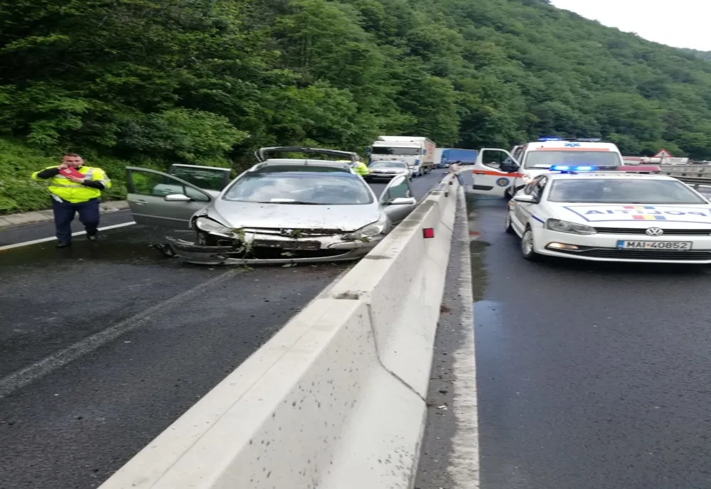 Accident pe Valea Oltului. O femeie a ajuns la spital