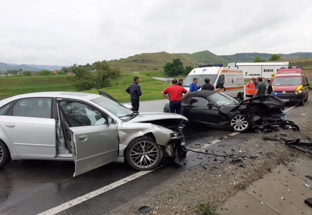 Accident pe DN14. Trei persoane au ajuns la spital