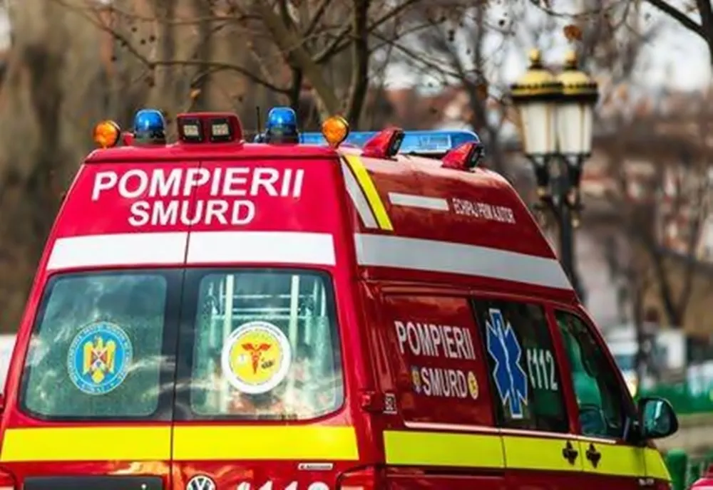 Accident pe Hula Bradului. Un microbuz cu 13 pasageri, implicat