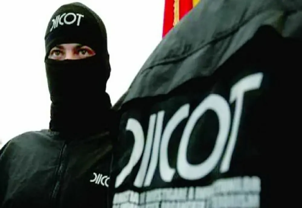 21 de arestați preventiv, după ce au înșelat mii de oameni cu locuri de muncă fictive în străinătate