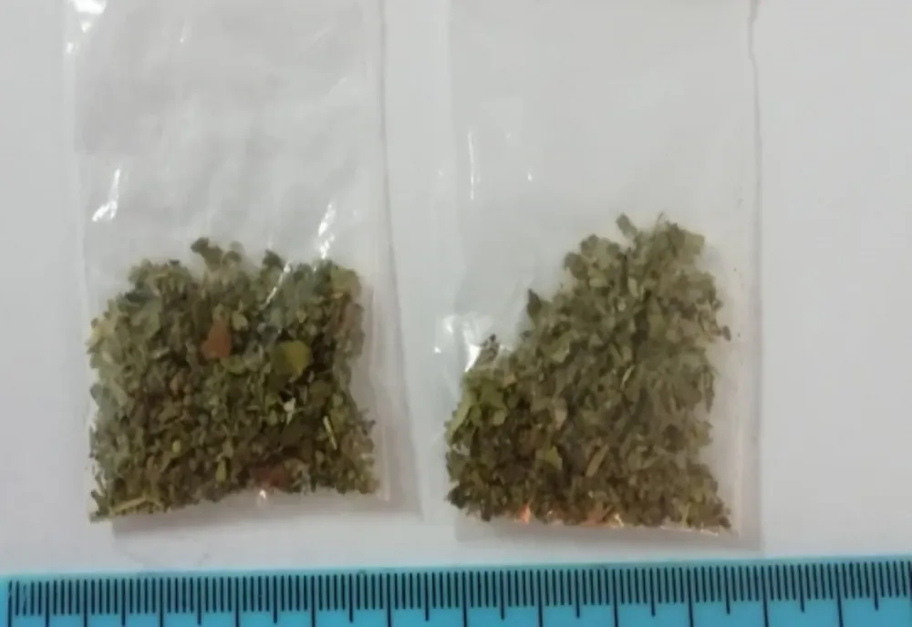 Percheziții la persoanele bănuite de comercializarea drogurilor