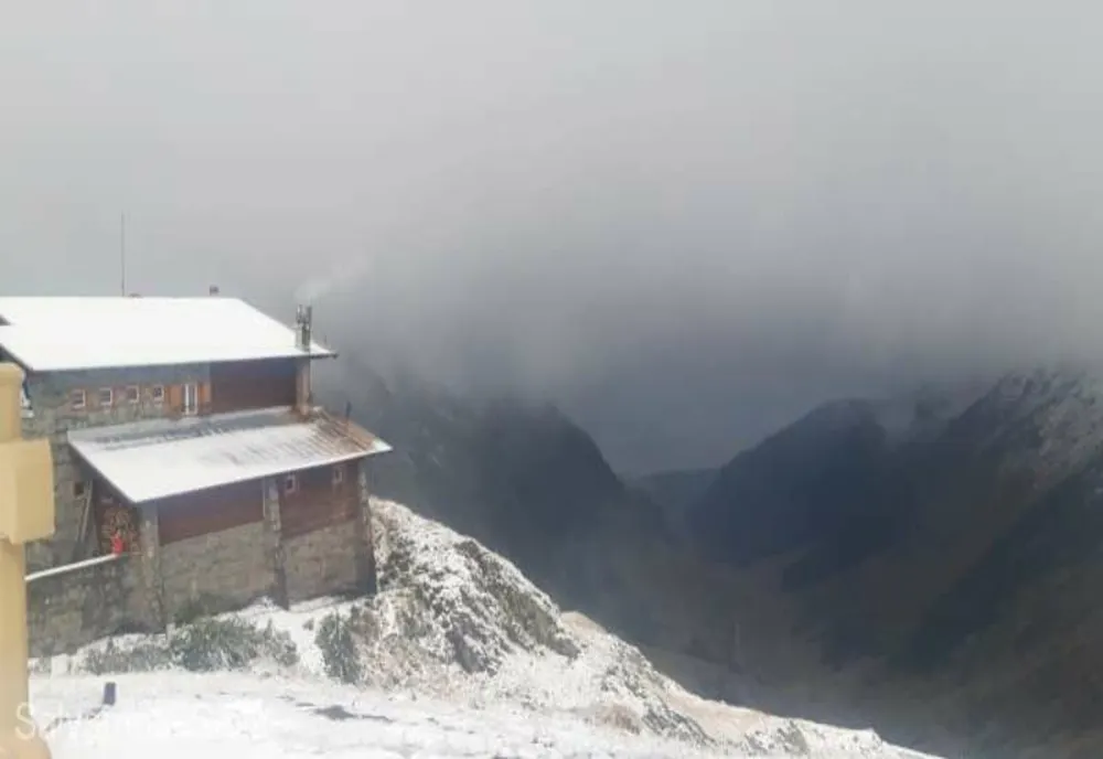 Prima zăpadă din acest an, în zona Bâlea