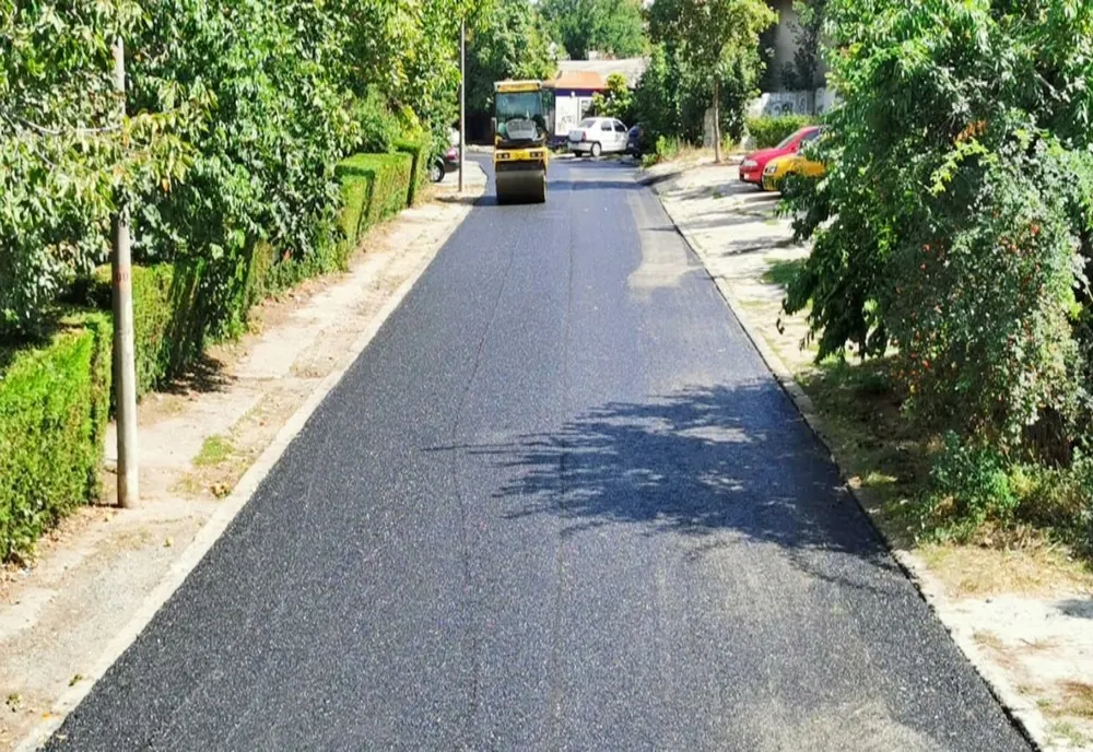 Cum s-au apucat primarii de asfaltări înaintea alegerilor. Cazul județului Sibiu, unde cheltuielile pentru lucrările la drumuri au crescut până la 18.000% în unele comune, în acest an