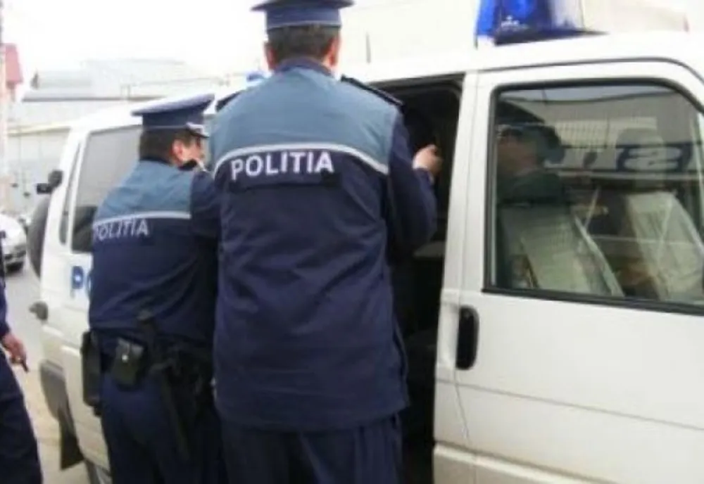 Arestați preventiv, cercetați pentru tâlhărie calificată