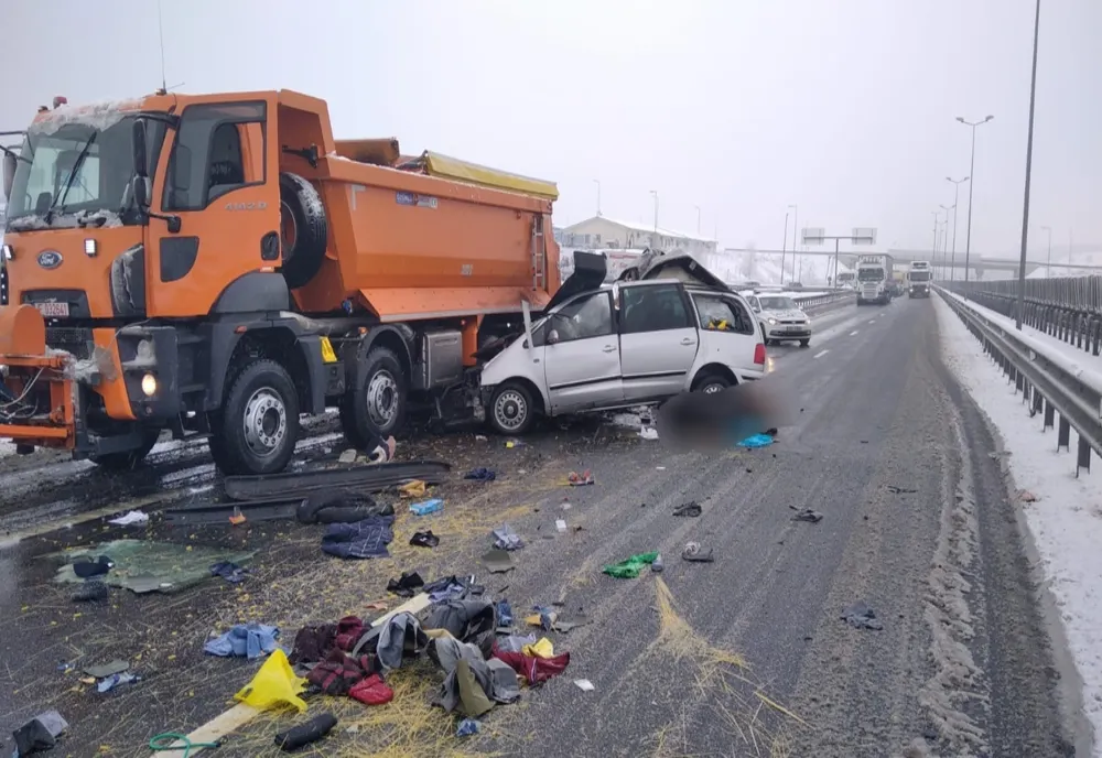 FOTO Grav accident pe A1! 5 persoane rănite!