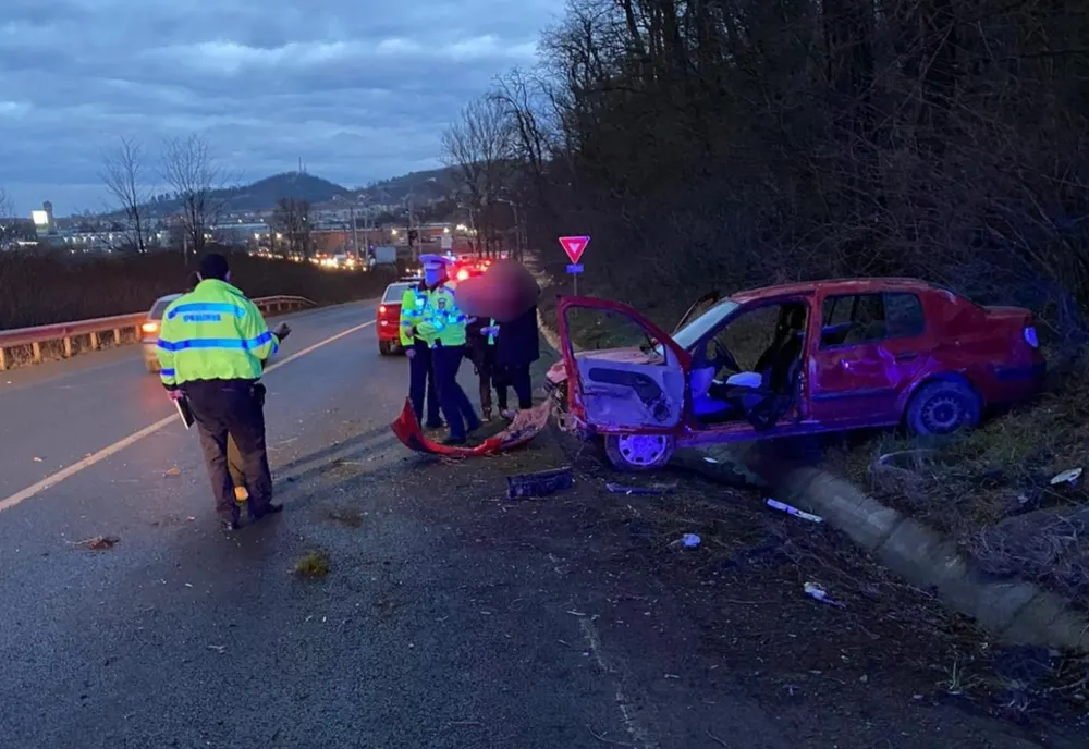 Două persoane rănite în urma unui accident rutier produs la intrare în Mediaş 