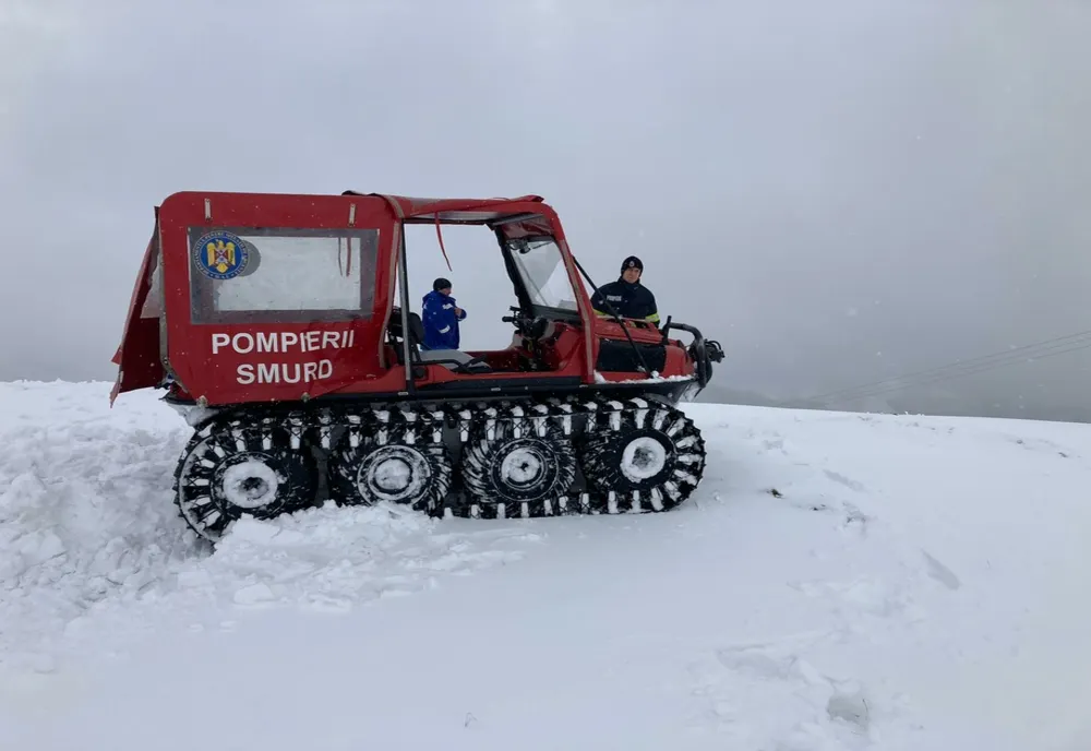 VIDEO Intervenții dificile, cu șenilata, ale pompierilor sibieni