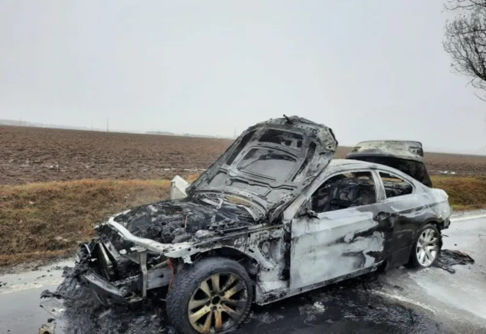 FOTO Autoturism distrus în incendiu!