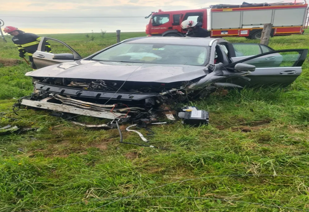Autoturism ieşit în decor! 3 victime