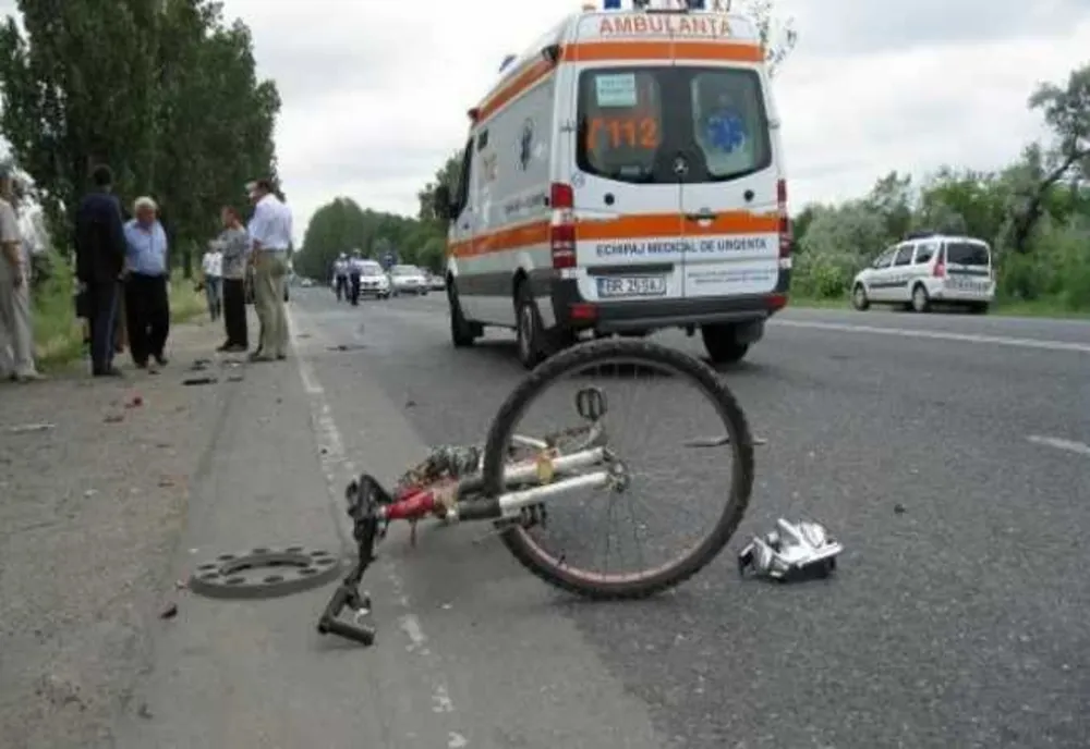 Biciclistă lovită de o şoferiță băută