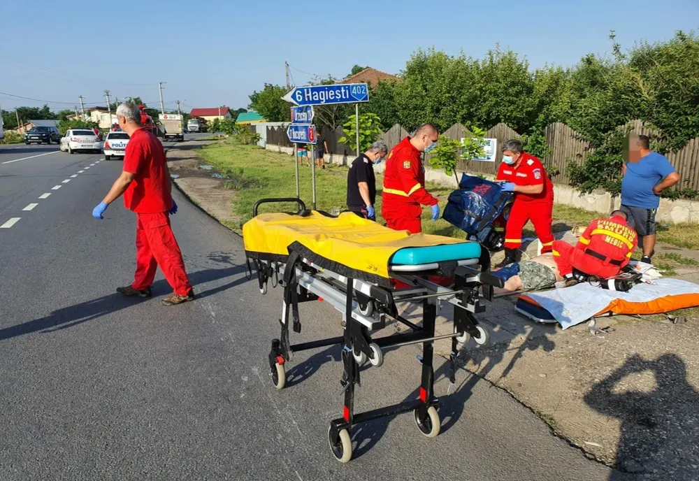 Accident rutier cu două victime produs de un bărbat care conducea, fără permis, un ATV