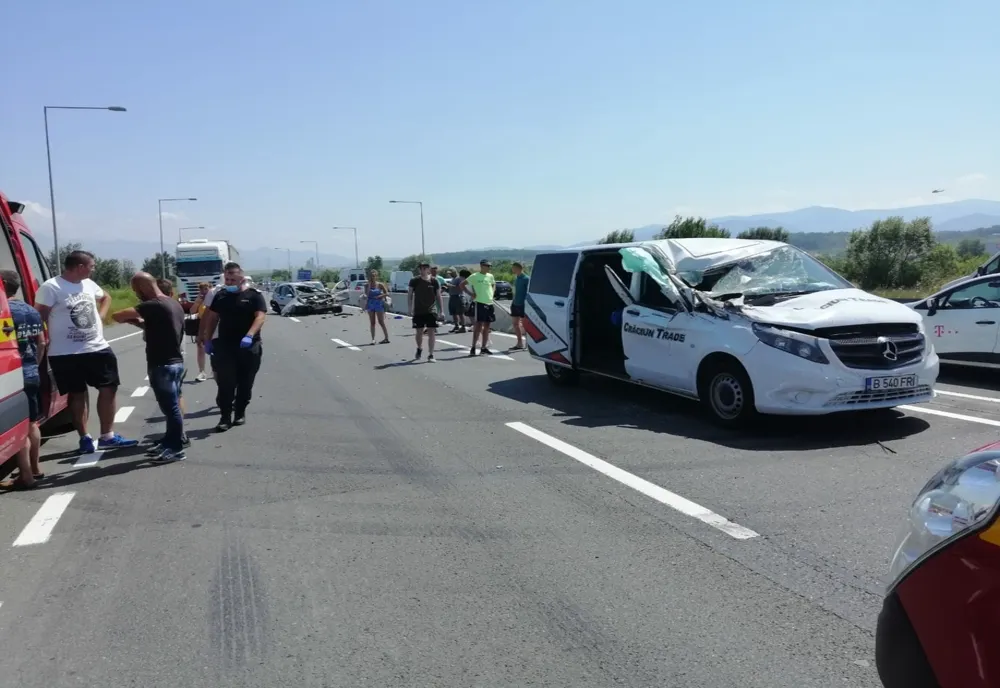 Accident cu 4 victime, pe DN1! Microbuz implicat!