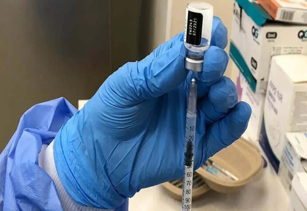 ANUNȚUL momentului! 3 doze de VACCIN pot combate noua variantă Omicron. Ce spun specialiștii