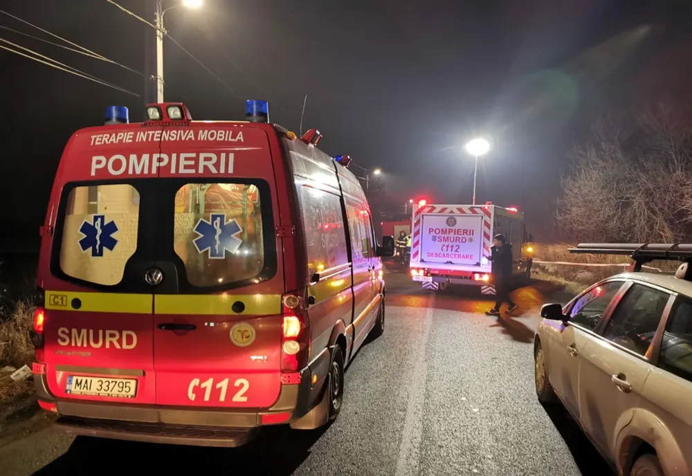 Bărbat mort după ce a fost lovit de un microbuz