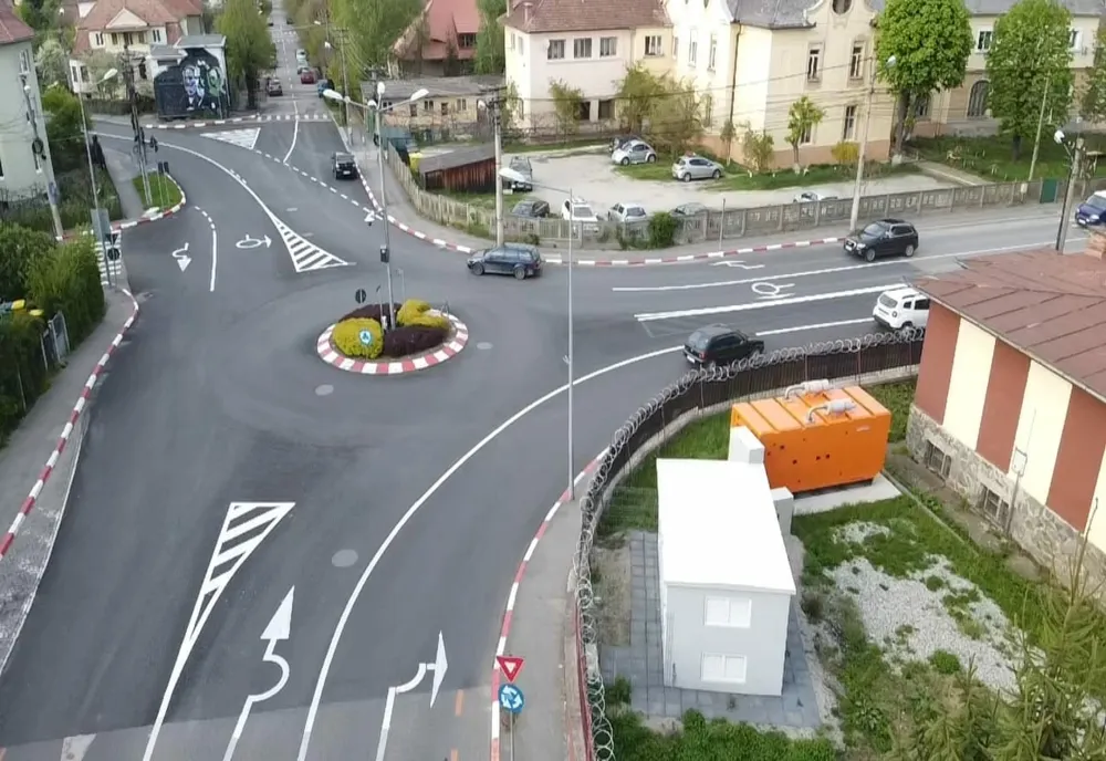 Au fost refăcute marcajele rutiere dintr-un sens giratoriu