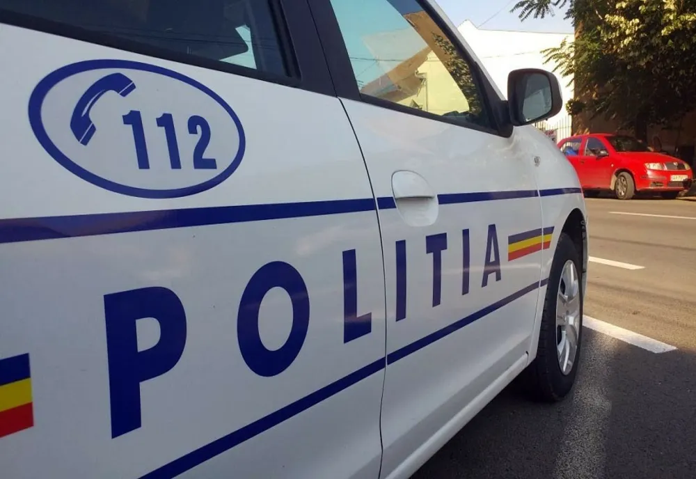 Cercetat penal după ce ar fi blocat circulația săpând un șanț