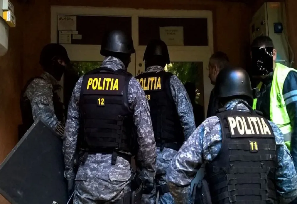 Percheziţii în 9 judeţe şi în Capitală, într-un dosar privind falsificarea de documente