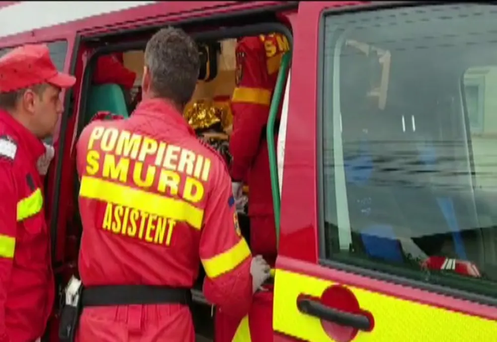 Femeie în stare gravă după ce a fost lovită de autocar pe trecere!