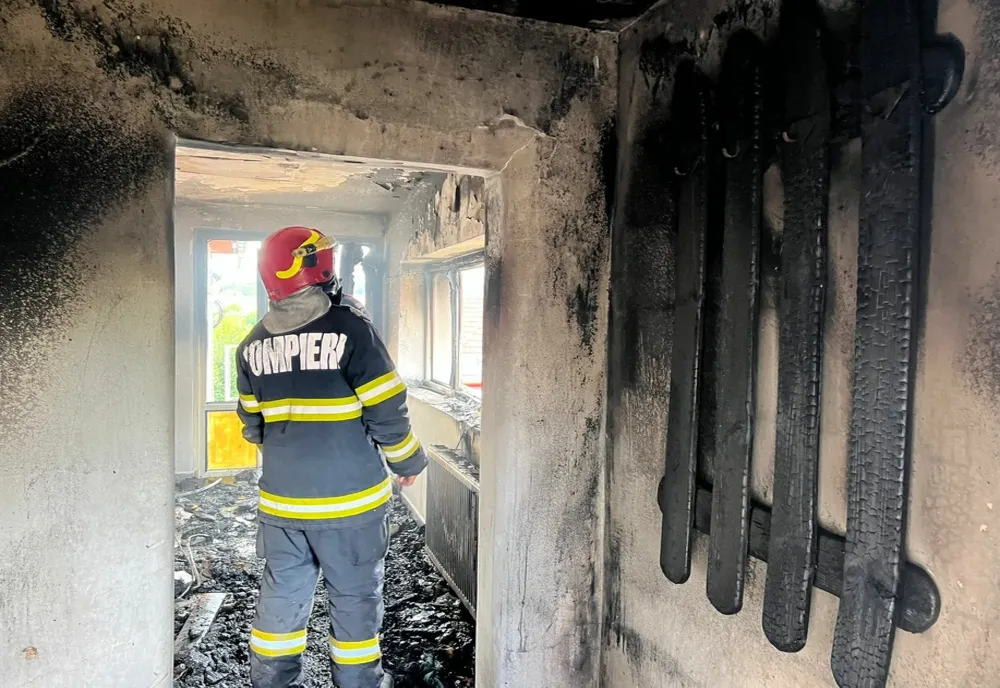 Casă în flăcări, la Cisnădie! Bărbat în stare gravă