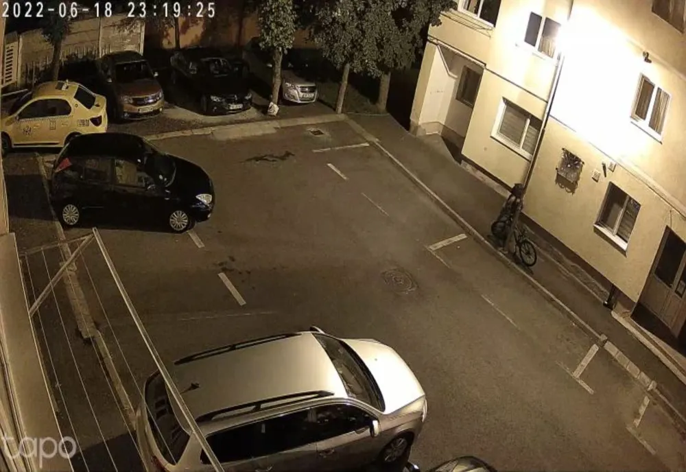 VIDEO Polițiștii sibieni ne cer ajutorul! Caută un tânăr care a furat o bicicletă!