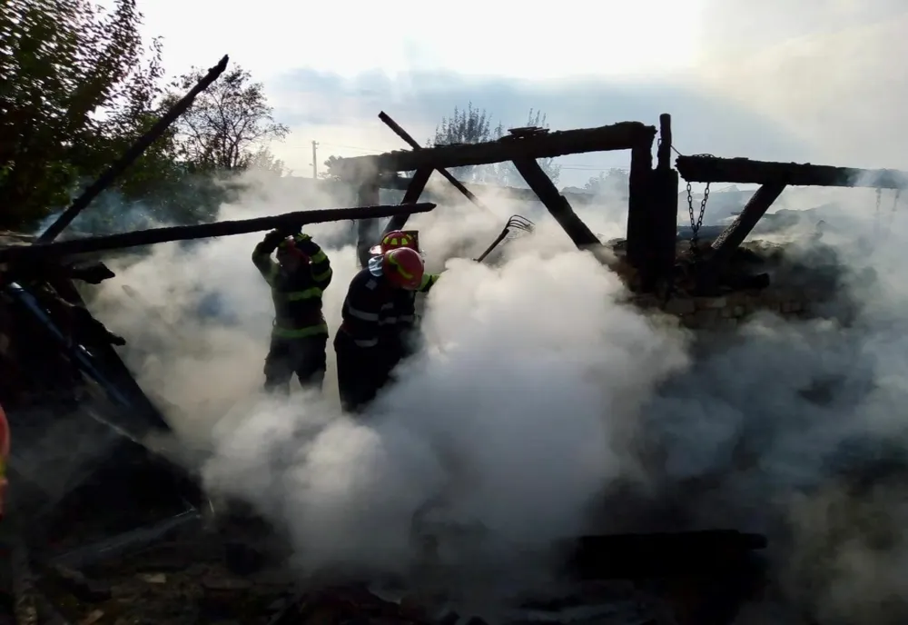 Bărbat carbonizat într-un incendiu care a distrus o anexă gospodărească