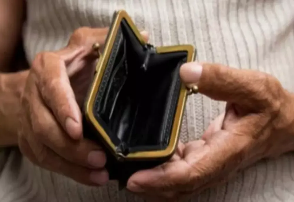 Femeie din Sibiu, păcălită prin celebra metodă "Accidentul"! Prejudiciu de 90.000 de lei