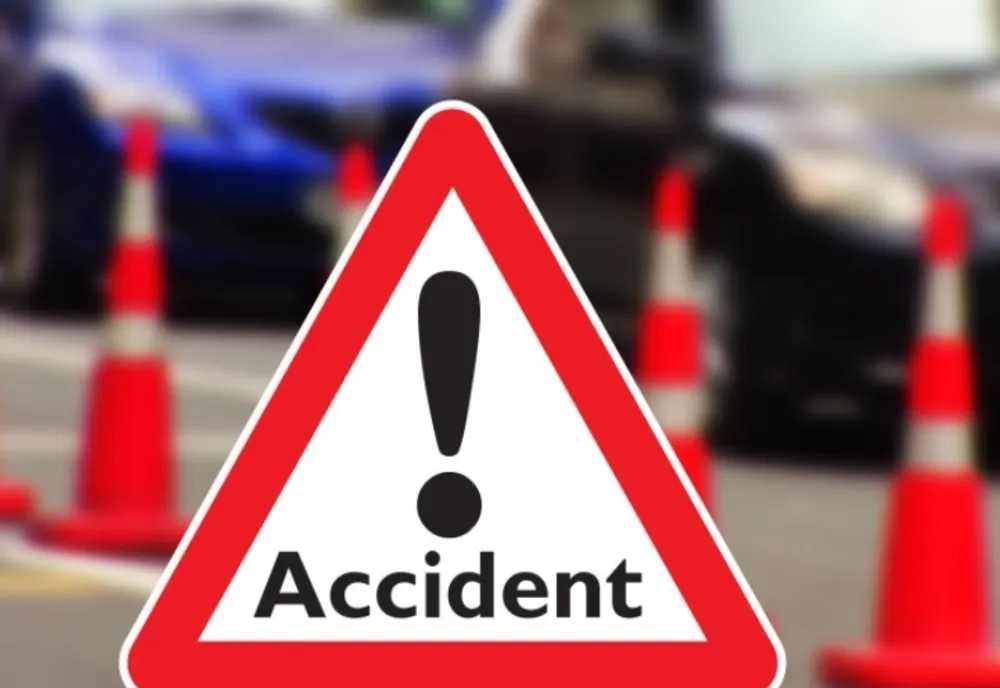 Tânăr rănit într-un accident rutier după ce s-a răsturnat cu mașina