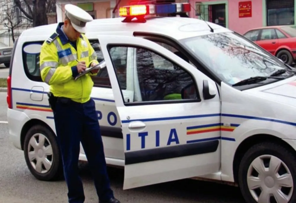 Trei persoane au fost reținute, acuzate de tâlhărie calificată și lipsire de libertate în mod ilegal