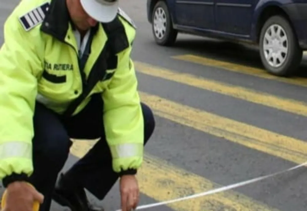 Femeie de 82 de ani lovită de maşină pe trecere