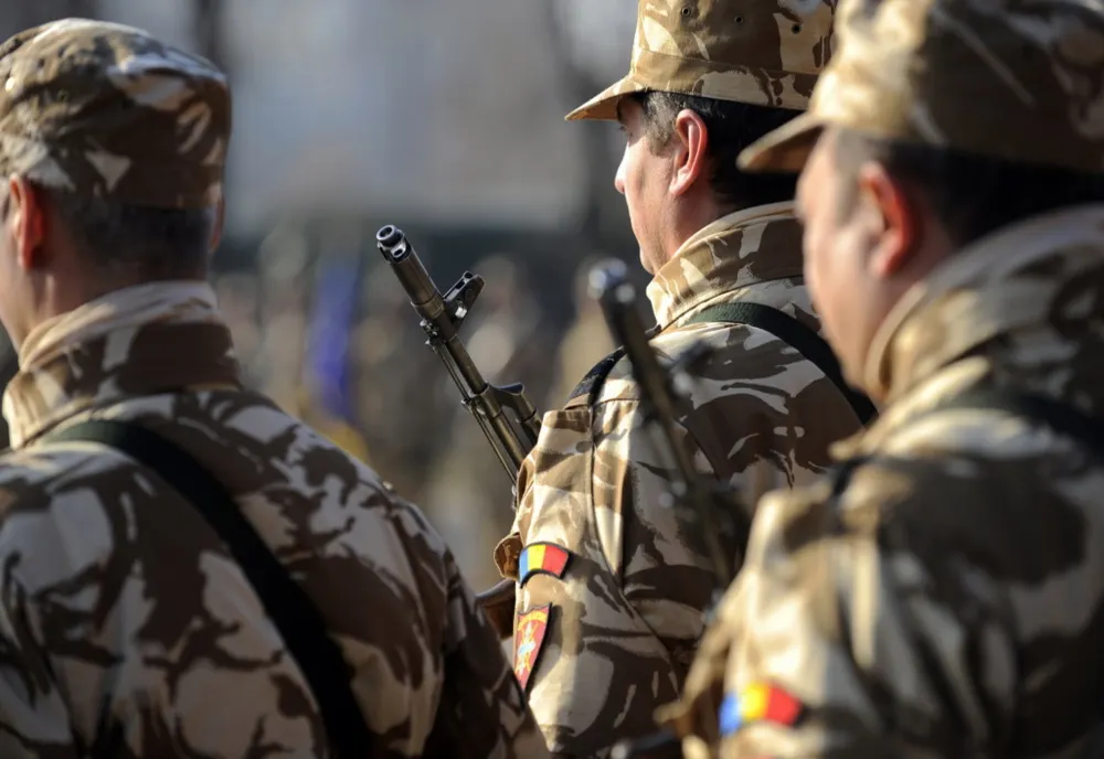  Expoziţii de armament şi ceremonii militare - de Ziua Forţelor Terestre Române