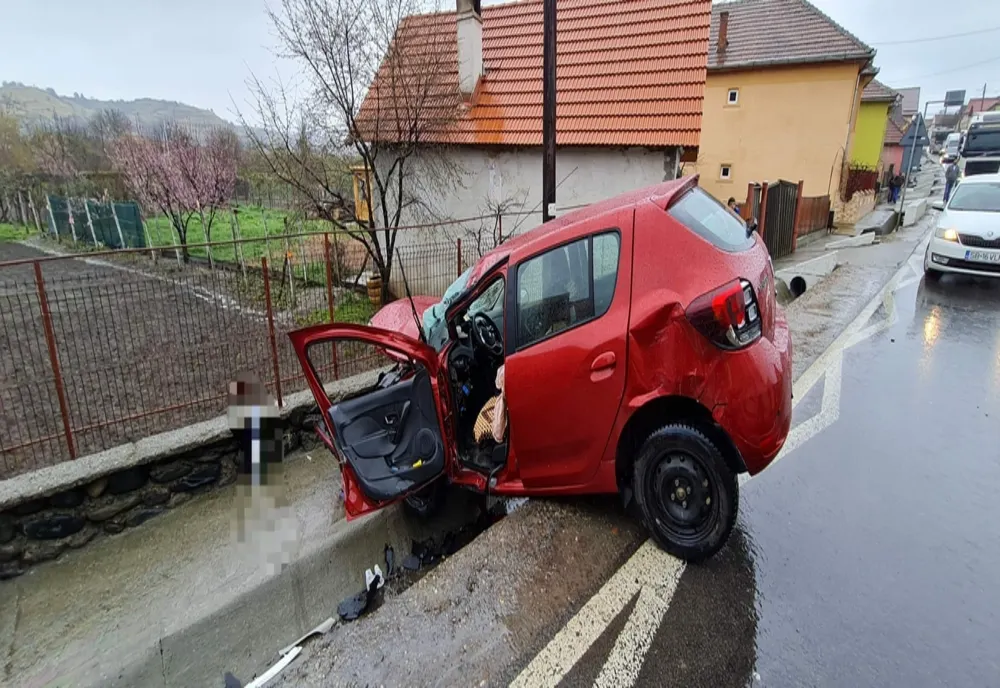 Şofer de 77 de ani în stare gravă după un accident produs pe DN14