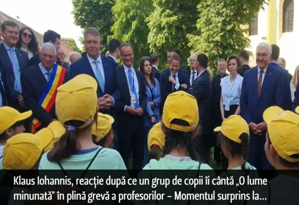 Klaus Iohannis, reacție după ce un grup de copii îi cântă „O lume minunată” în plină grevă a profesorilor VIDEO