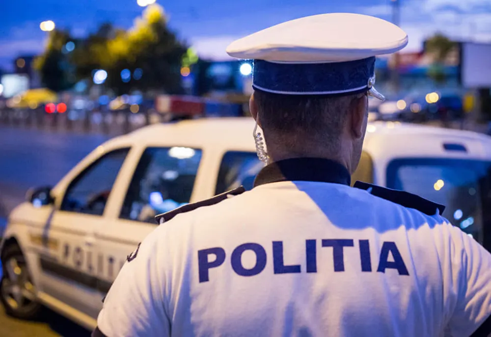 Pe motocicletă, cu dreptul de a conduce suspendat
