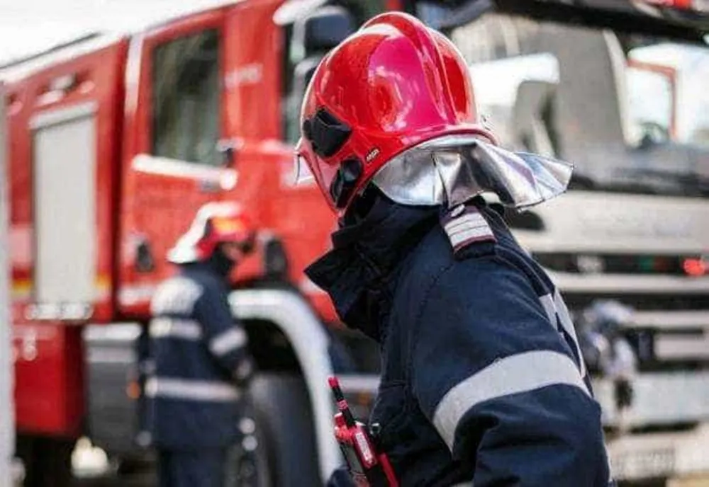 Panică la un mall din Sibiu. O instalație frigorifică s-a fisurat