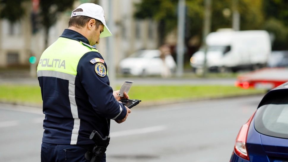 Urmărire ca în filme în județul Mureș. Un viceprimar a ajuns cu mașina în șanț, după ce a fugit de filtrul de poliție