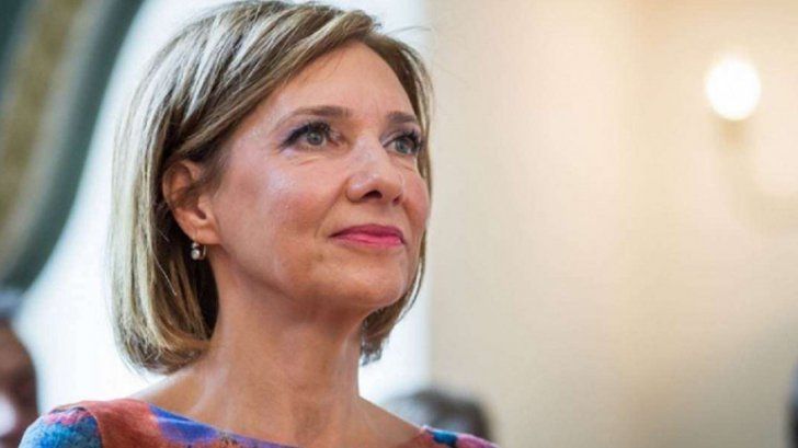 carmen_iohannis_singura_la_slujba_de_craciun_ce_mesaj_a_transmis_sotia_presedintelui_40388800