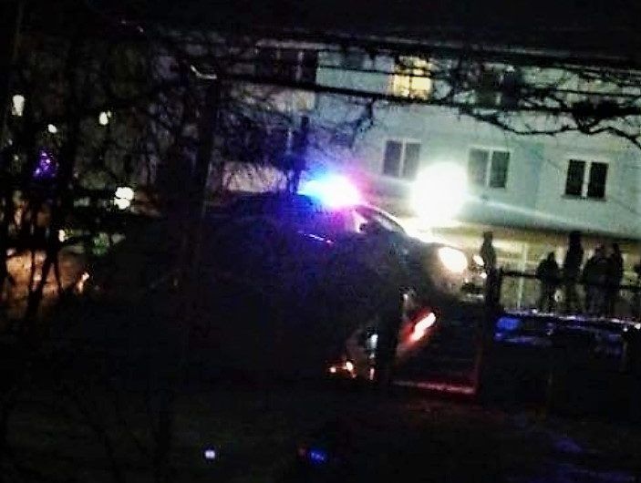 A-rupt-un-stalp-cu-masina-si-a-lasat-jumatate-de-Copsa-Mica-fara-curent-electric-703x530